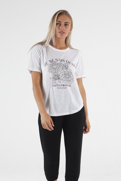 Betty Basics Ariana Tee in White - Je Ne Sais Quoi - Hey Sara