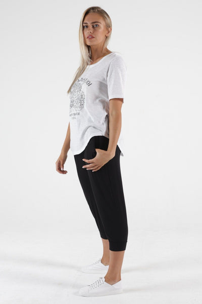 Betty Basics Ariana Tee in White - Je Ne Sais Quoi - Hey Sara