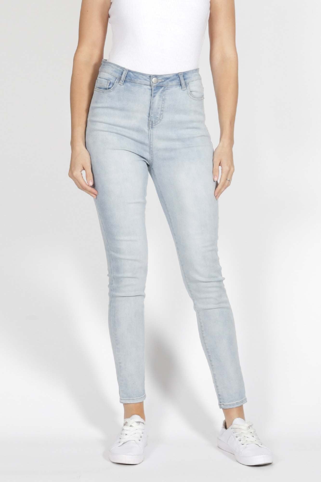 Betty Basics Rizzo Jean in Light Indigo - Hey Sara