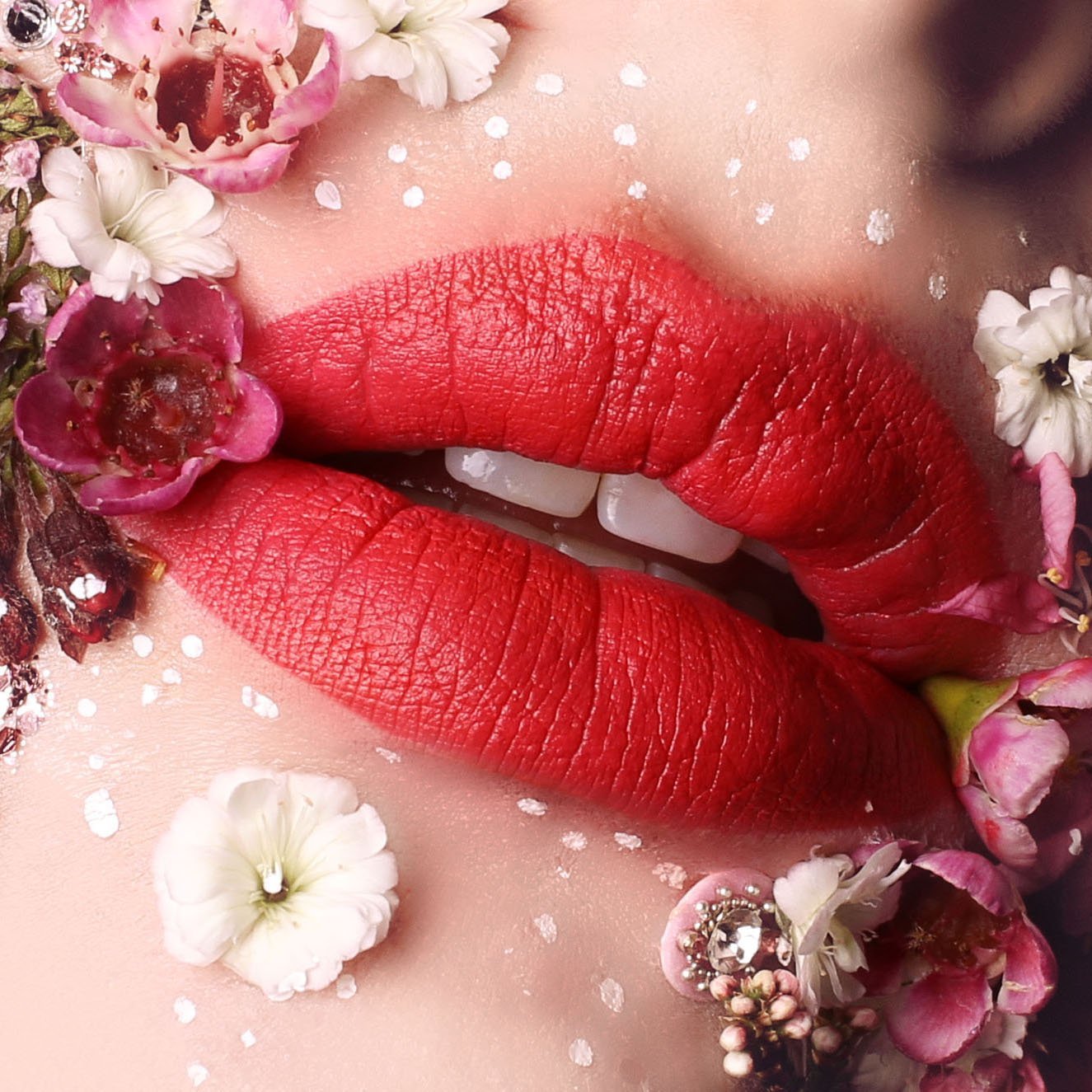 Shanghai Suzy - Miss Hannah Blood Red Whipped Matte Formula Lipstick - Hey Sara